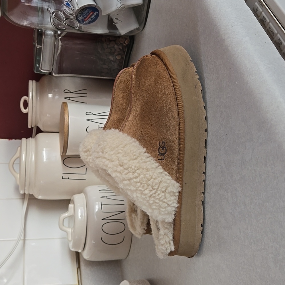 UGG - Womens Slippers